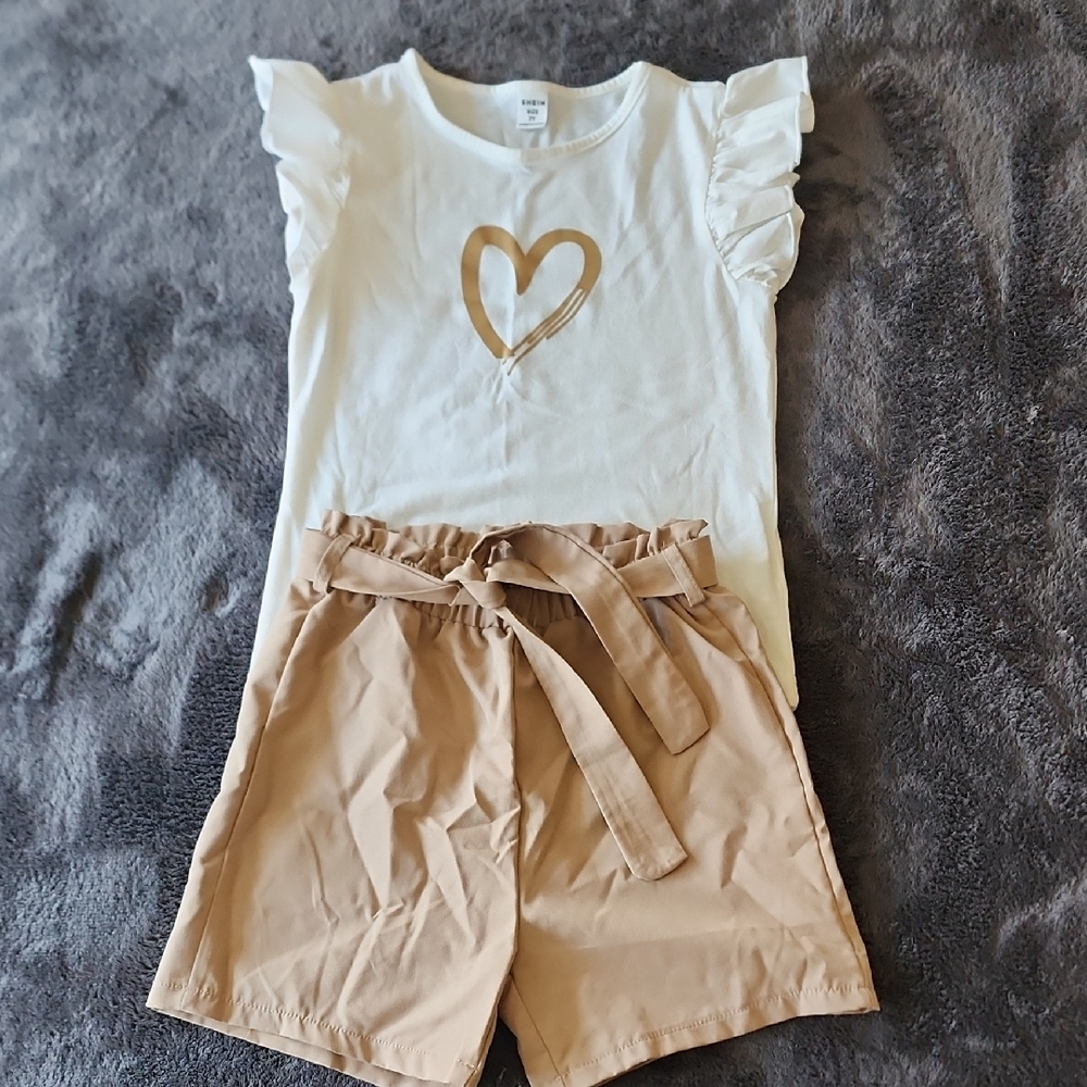 SHEIN Girl's Heart Print Ruffle Sleeve Top and Paper Bag Shorts Set Size 7Y